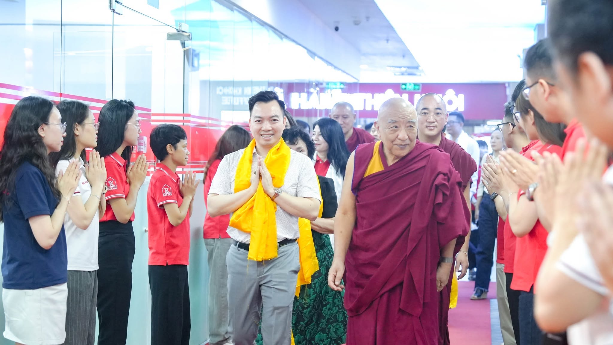 Lãnh đạo Thiên Khôi đón tiếp Tôn sư tại trụ sở tập đoàn