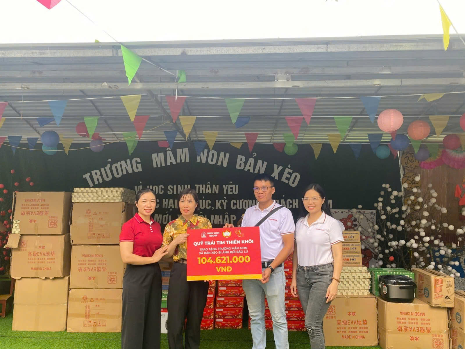 Quỹ Trái tim Thiên Khôi trao tặng Trường Mầm non Bản Xèo